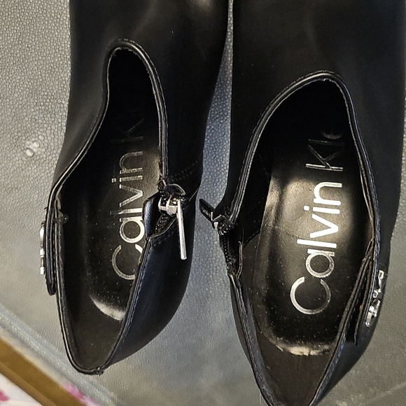 Calvin Klein ankle bootie with side zipper size 10 - Picture 4 of 11